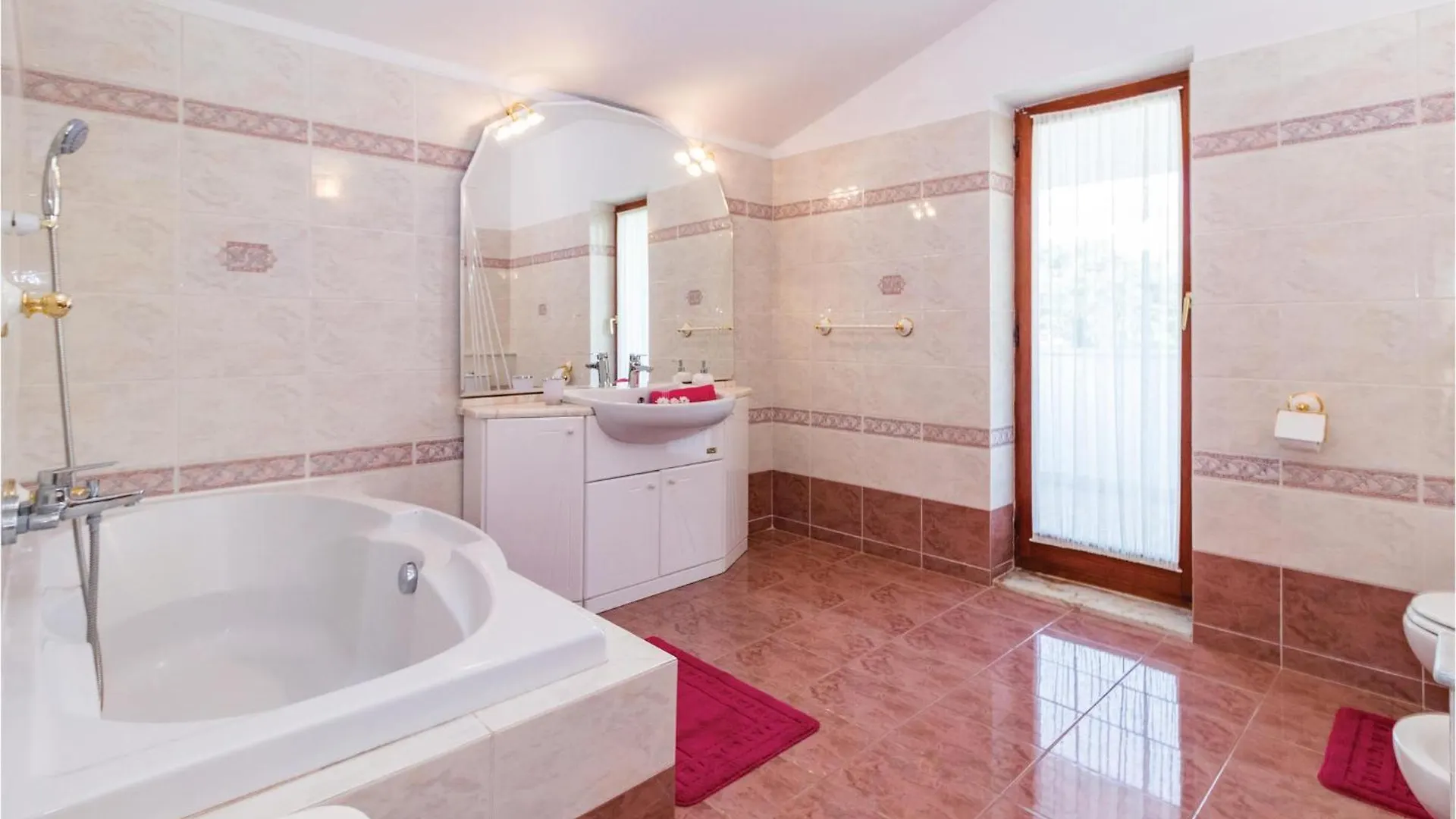 Amazing Home In Pula With House Sea View Premantura